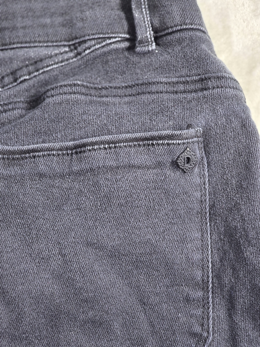 Democracy Gray Ankle Crop Jeans - Picture 8 of 8